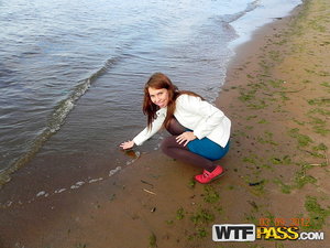 18 year old girl Amber nudes the cum from her bf's cock after they screw